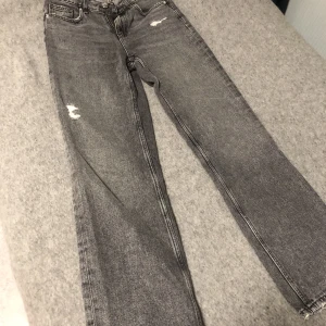 Mid waist jeans  - Mid waist straight jeans från Gina stl 158💘 fint skick!! Jätte snygga byxor men måste sälja då de inte passar❤️