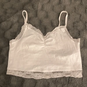 Linne - Vitt linne med Lace 