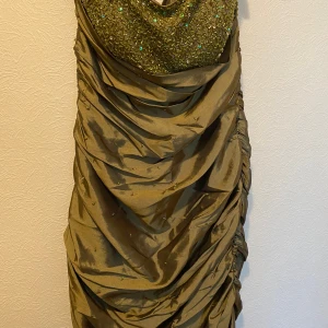 Festklänning - Helt ny klänning inte använd fin o elegant passar även för stl S