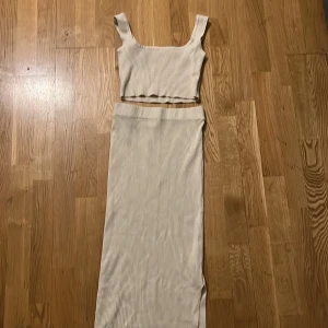 Kjol och top sett  - Fin sommar/fest sett i storlek S. sitter super snyggt på 