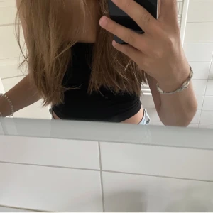 Tubetopp - Säljer mina assnygga tubtoppar ifrån ginatricot. Finns i storlek xs och s. Köp en för 40kr, två för 60 kr!