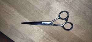 Feisörsax - Säljer min frisörsax för har fåtr en ny, den är cirka 5 år gammal men funkar fortfarande! 