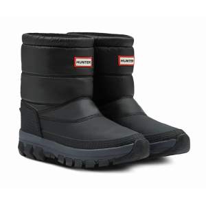 Säljer ett par helt nya boots från hunter i storlek 38  Modellen heter Insulated snow boots  Inköpta för 1400:-