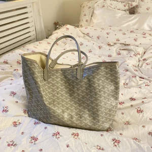 Goyardväska - Jättefin Goyard kopia. Några mindre defekter här o där, skriv t mig för fler bilder❤️