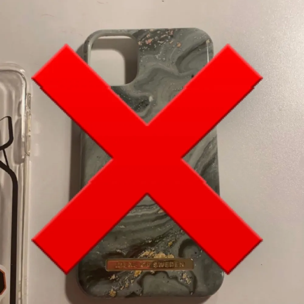 Nu säljer jag de här två mobilskalen, det gröna (ish) är från ideal of Sweden och det andra från shein (den har ett klistermärke på sig) båda är till för IPhone 11. Den med klistermärken kostar 7kr + frakt och den från ideal of Sweden kostar 15kr + frakt.. Muu.