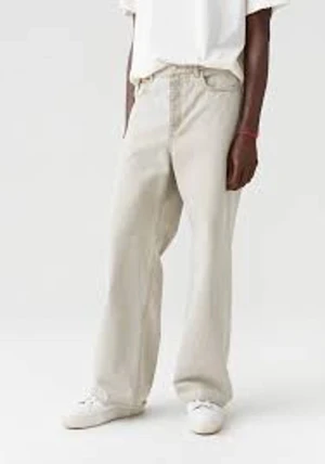 HOPE FLASH DENIM - Tja säljer dessa tvär feta byxorna men tyvärr är dom smått för stora på mig som är 178cm 70kg . Dom är typ vit grå beige och jätte bra skick
