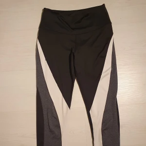 Träningstights från HM - Träningstights från HM🏃‍♀️ osäker på storlek men gissar på S!
