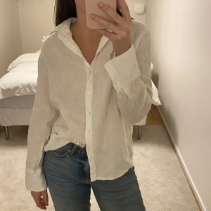 Superfin linneskjorta💕 - Superfin linneskjorta från Ginatricot. I storlek 40 men mer som en 36/38💕