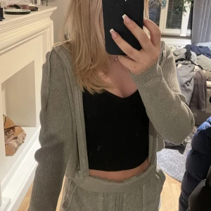 Stickad kofta - Från Monki, använd någon gång💕