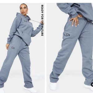 Plt - Säljer denna jätte fina tracksuit från PLT. Endast använda 1 gång så super fint skick, priset kan diskuteras. Storlek S i båda