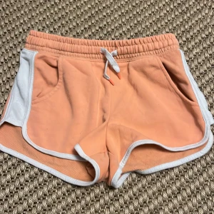 Shorts - Ett par orange shorts från h&m Knappast använda