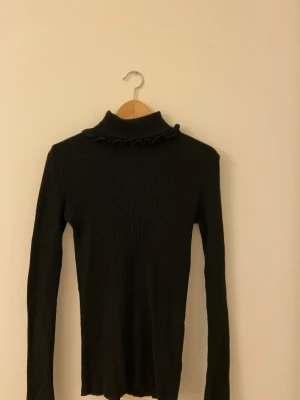 Ribbad polotröja - I gott skick