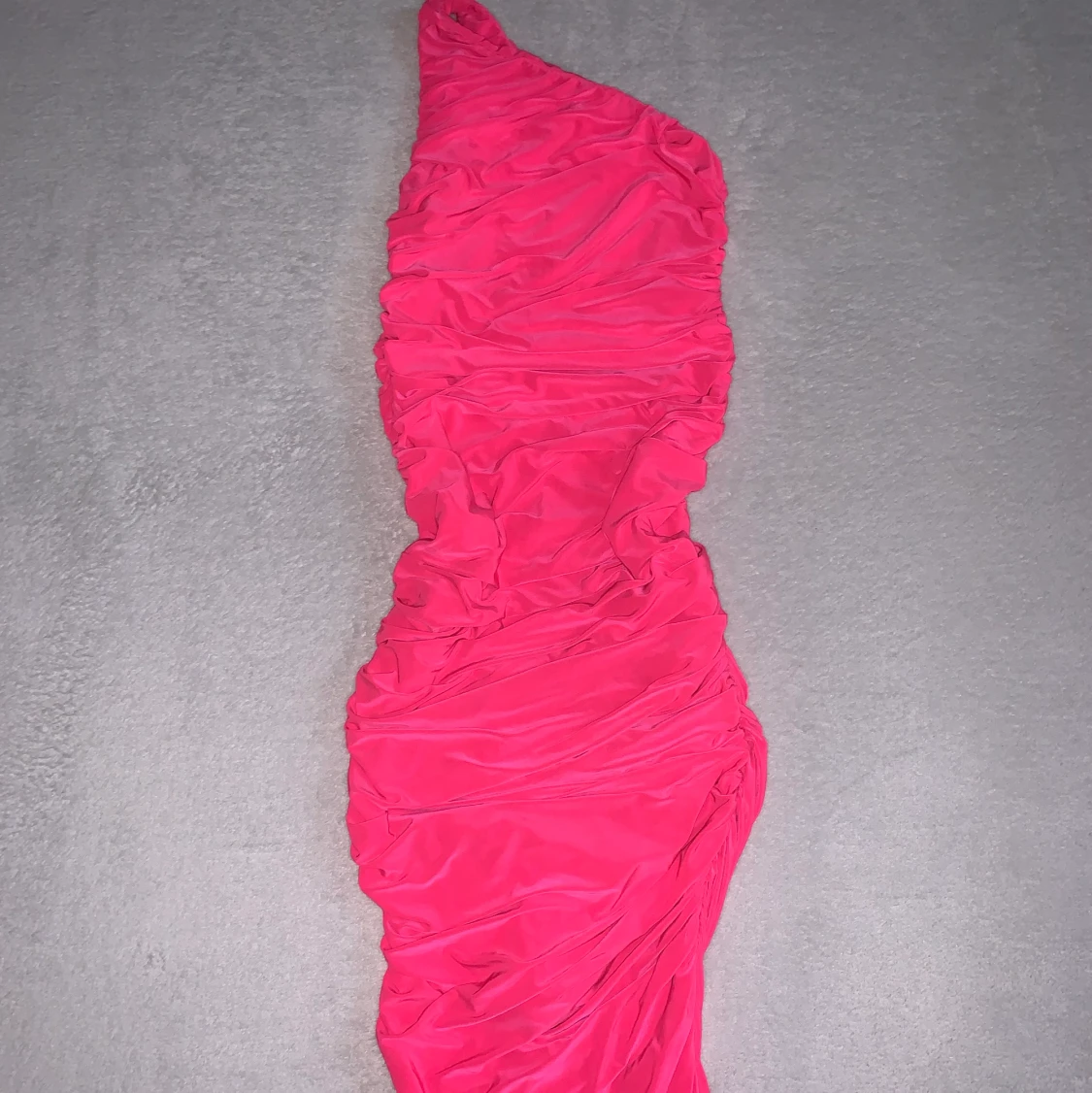 One shoulder rosa klänning  - 90