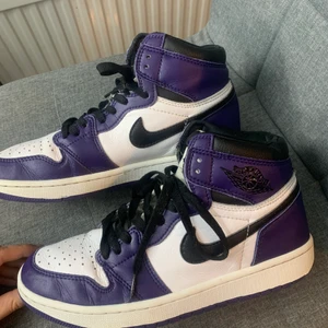 Jordans court purple - Orginalpris: 3000, haft på mig några gånger, jättefina jordans behövs sälja eftersom de är för stora för mig. Sulan tillkommer ej