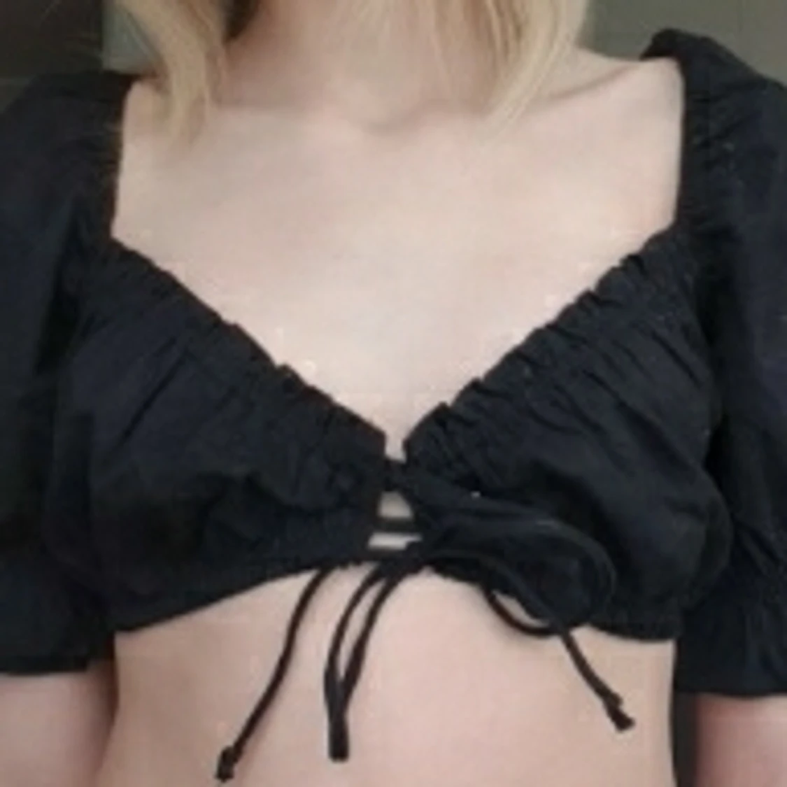 H&M top (magtröja med urrigning)