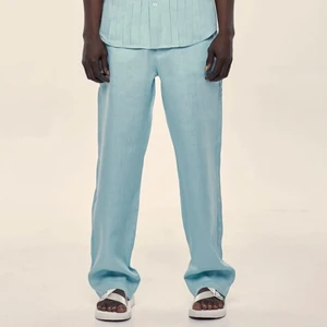 linnebyxor ljusblå - Ljusblå linnebyxor från Salt Murphy. Helt nya men för korta för mig, tagg är kvar! Storlek 28, kostade 120 Aud 