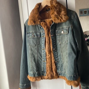 Jacka  - En fin jacka , perfekt på våren och aldrig använd .