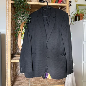 Tiger of Sweden - kavaj - Svart kavaj med vita tunna linjer, från Tiger of Sweden. Köpt second hand, aldrig använd. 