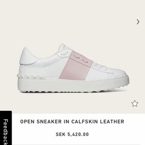 INTRESSEKOLL Valentino skor  - Tänkte kolla intresset på dessa valentino skor! De är använda men fortfarande i fint skick! Har box,extra skosnören samt äkthetsbevis! Storlek 39! kommer ej sälja under 3000kr så kom ej med skambud🙏🏽 kan vara öppen för byten mot en annan färg men vill isåfall att tillbehören ska ingå💓 skriv privat för mer info samt egna bilder!