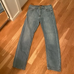 Lee jeans - Storlek ”31 34”      300kr