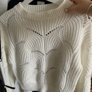 Stickad tröja - Jättesöt stickad tröja som är perfekt till vår/ sommar! Storlek Xs💕💕💕