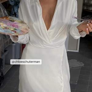 Superfin klänning från Chloe Schutermans kollektion med NAKD, storlek 36. Slutsåld på hemsidan. På min bild är den ostruken!