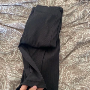 Byxor/leggings  - Byxor/leggins utsvängda. Storks 34