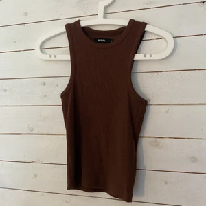 Brun topp - Brunt linne från bikbok 🤎