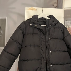 En Puffer jacket - En Puffer jacket från missguded som inte kommer till användning 