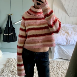 Randig turtleneck - Mysigaste tröjan😍😍 frakt är inte inkluderat i priset, kan mötas i Stockholm ☺️