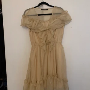 Klänning - Fin klänning som passar en s/m