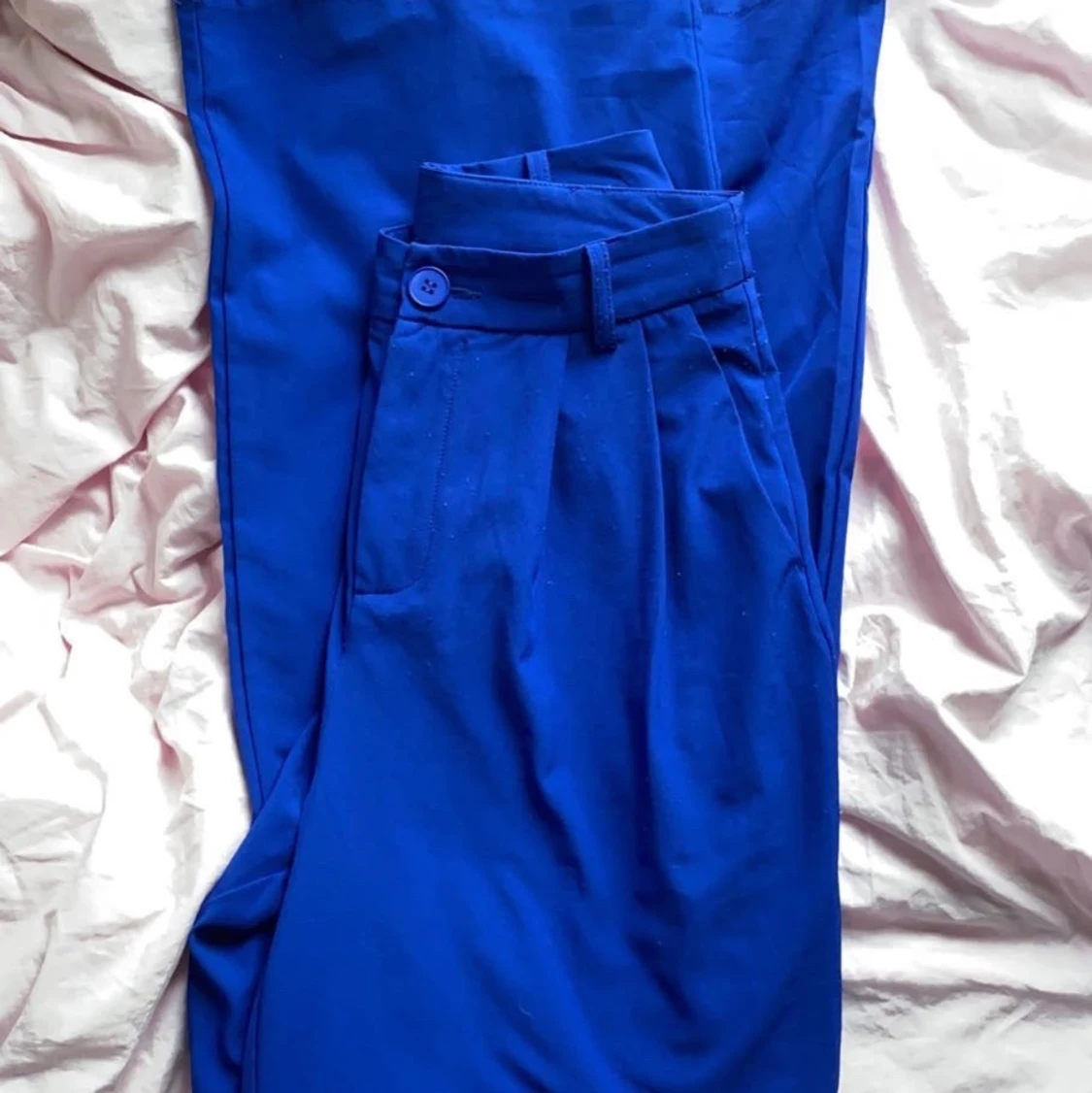 jättefina blå kostymbyxor 