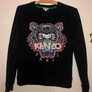 Kenzo tröja  - Som ny 💗 strl M dam men sitter som en S/Xs, passar mig perfekt jag är 168cm. Kan gå ner i pris vid snabb affär<3 