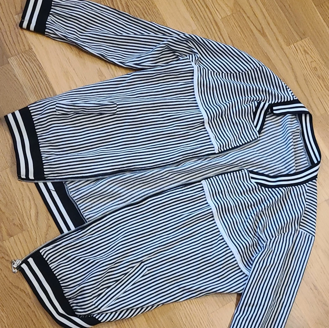 Gullig kofta i storlek S/M