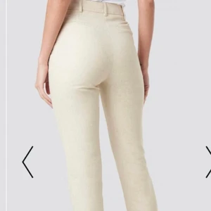 Linnebyxor  - Helt nya linnebyxor från NA-KD. Storlek 36.  Varan kan postas då står köparen för frakten under överenskommelse. #nakd