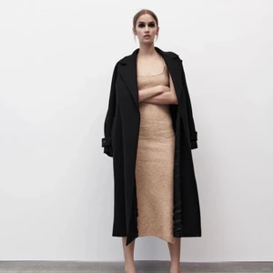 Kappa zara - En super snygg kapp från zara! Helt slutsåld! Nypris ligger på 1600! Den är i ull och i väldigt bra kvalité, men råkade beställa 2!❤️ 