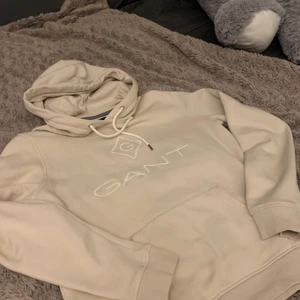 Gant hoodie - Nyskick. Säljer då den är för liten.