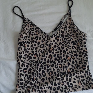 Leopardmönstrad topp - Bikbok