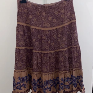 Midi kjol  - Superfin midi kjol från second hand, säljer då den är för stor för mig