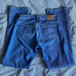 Slutsålda jeans från Weekday. Dom är i bra skick och har inga defekter 💚 Ordenariepris 500kr🌸