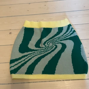 Kjol från collusion  - Kjol från collusion, säljer även matchande topp