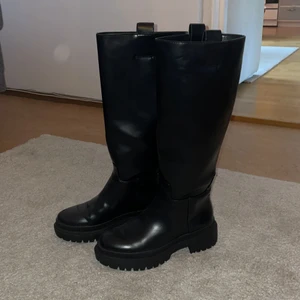 Svarta stövlar  - Svarta stövlar, endast testade! 