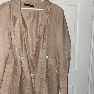 Blazer  - Endast använd två gånger så i nyskick! 