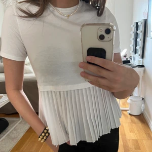 Linne - Superfin tshirt som är plisserad nedtill! Köparen står för frakten 💕💕