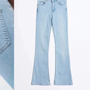 Bootcut jeans  - Säljer mina blåa bootcut jeans i stl 32 aldrig använda endast testade ny pris är 400 kr