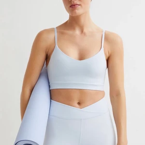 HM träningsset  - Helt oanvänd snygg babyblå träningsset från Hm💙  (lånebilder från hemsidan) säljer för att den inte används💙  