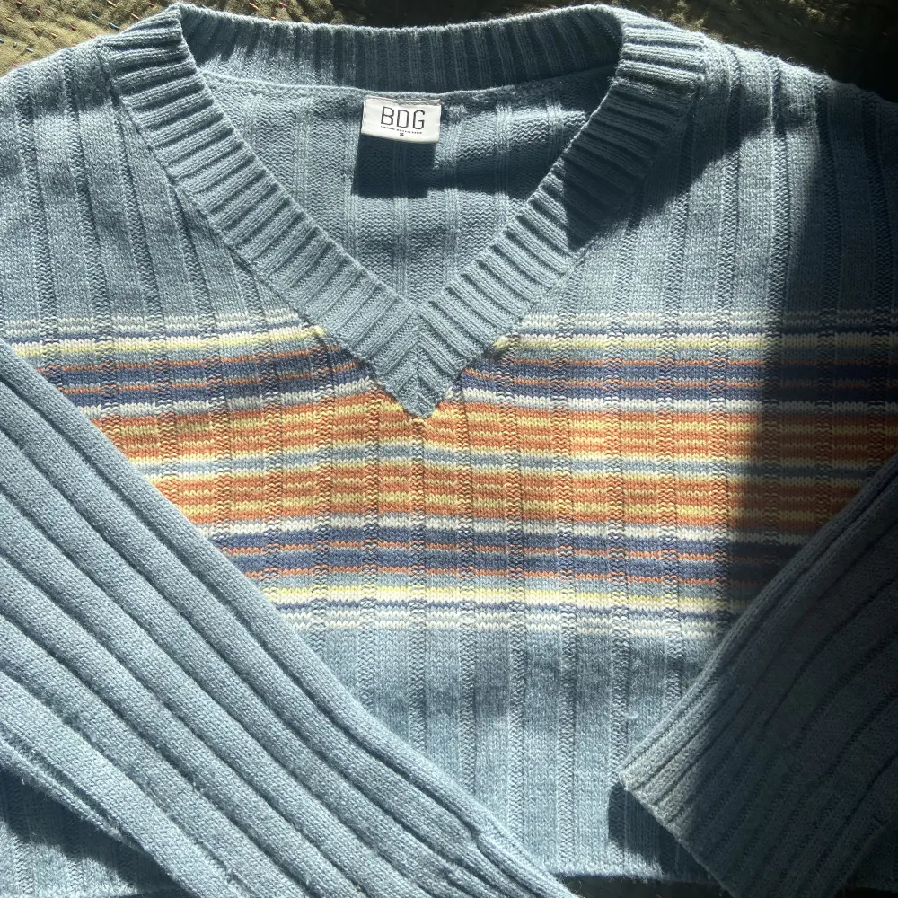 Supercool retro stil stickad tröja från Urban Outfitters i toppen skick 🤩🤩. Tröjor & Koftor.