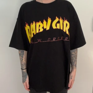 T-shirt  - Oversize  Jag är 160 cm lång  Kan mötas upp eller skicka