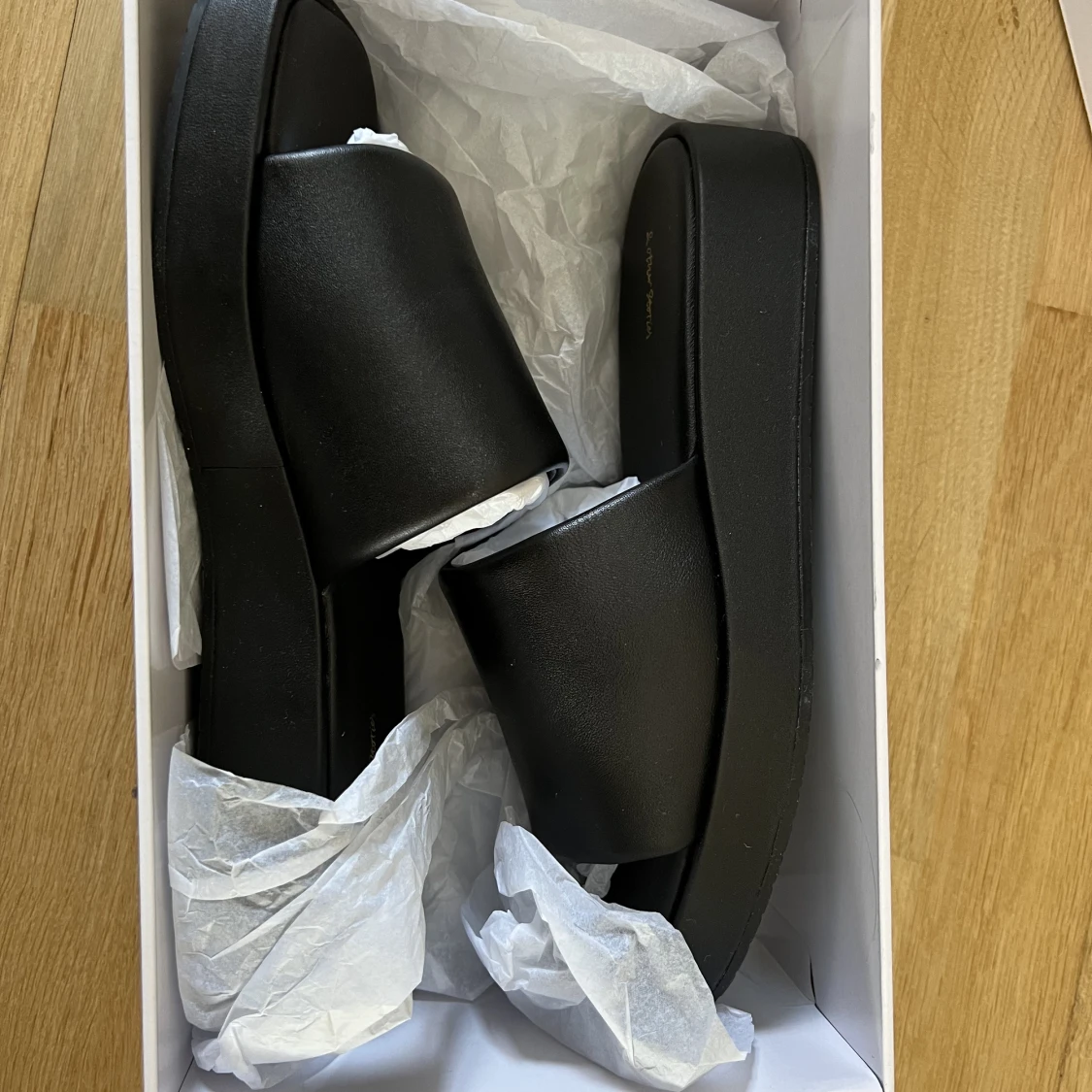 Sandaler i läder - & Other Stories  - 90