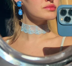 Chocker - Så fin! Men aldrig använd! Tror det är vintage. Lite skador på ena delen av spännet.  Perfekt till en bal! Kolla in mina andra annonser ⚡️